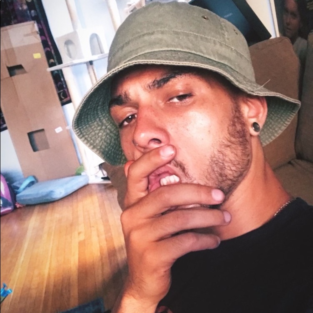 Meet your Posher, Dominic